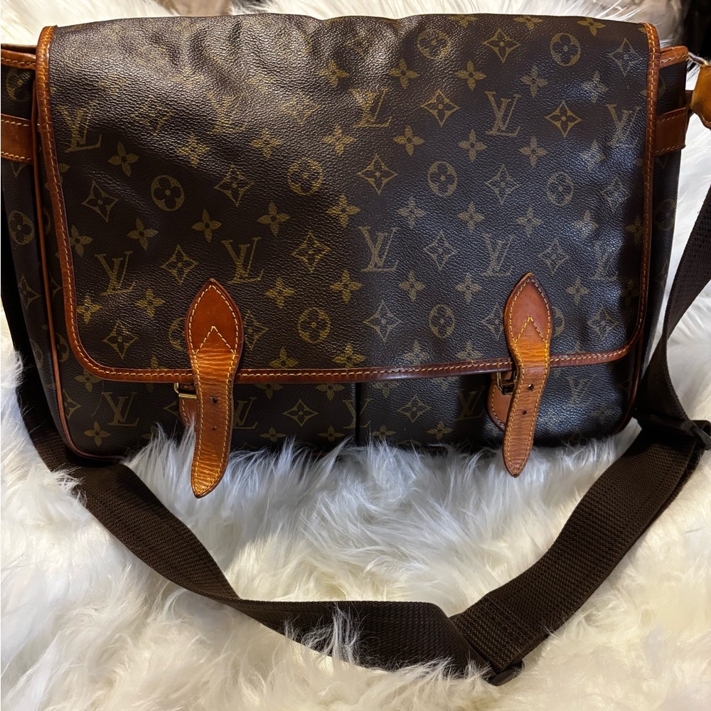 Louis Vuitton Monogram
Gibeciere GM Shoulder Bag/Rare/Authentic